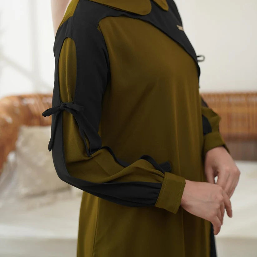 Desert Bloom Abaya | Sophisticated Style